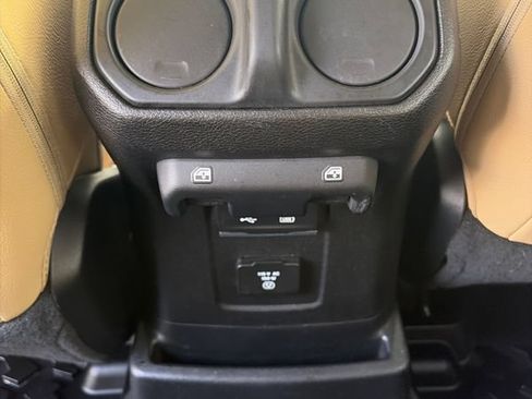 Used 2018 Jeep Wrangler Unlimited Sahara w/ Cold Weather Group AWD/4WD image 27