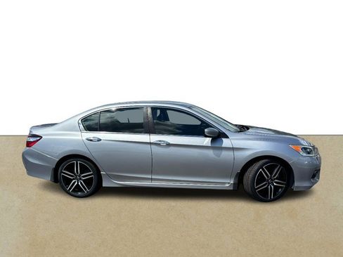 Used 2017 Honda Accord Sport image 2