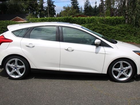 Used 2013 Ford Focus Titanium w/ Titanium Handling Pkg FWD image 12
