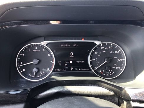 Used 2025 Nissan Pathfinder SV AWD/4WD image 16