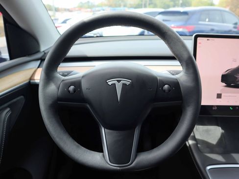 Used 2023 Tesla Model Y Long Range image 14