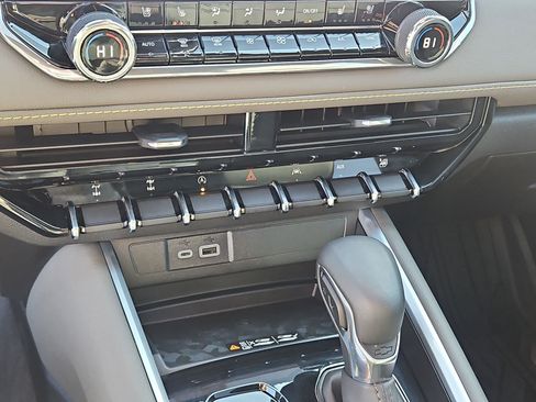 Used 2025 Chevrolet Colorado ZR2 image 26