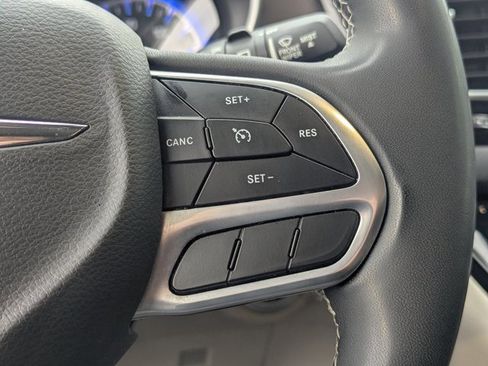 Used 2023 Chrysler Voyager LX image 17