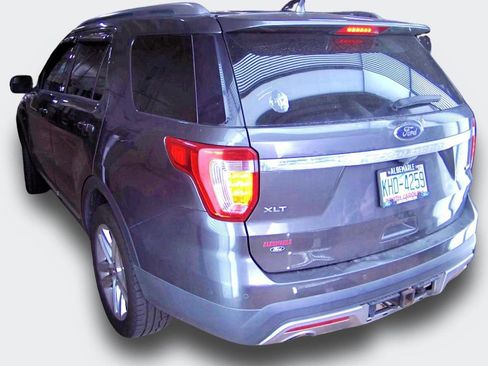 Used 2016 Ford Explorer XLT w/ Equipment Group 202A AWD/4WD image 4