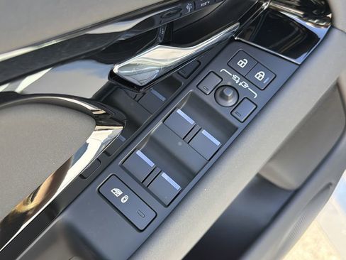 New 2026 Land Rover Range Rover Evoque S AWD/4WD image 21