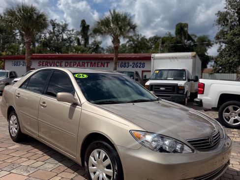 Used 2005 Toyota Camry LE FWD image 2