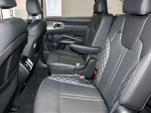 Used 2023 Kia Sorento SX Prestige image 23