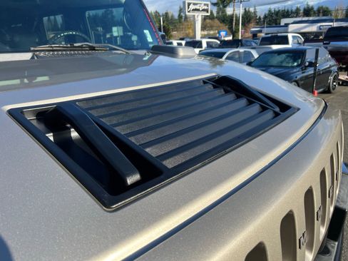 Used 2005 HUMMER H2 w/ Preferred Equipment Group AWD/4WD image 10