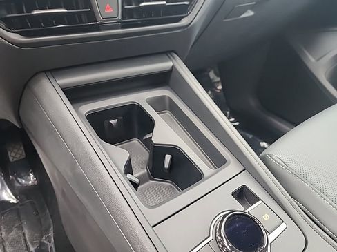 New 2025 Volkswagen Tiguan SE image 18