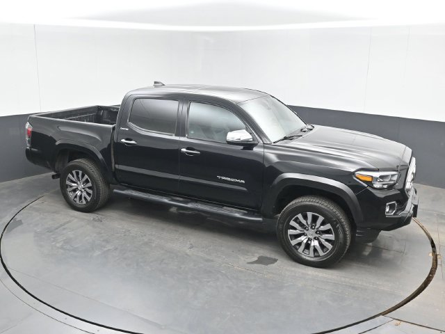 Used 2022 Toyota Tacoma Limited AWD/4WD image 1