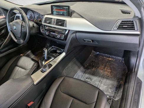 Used 2017 BMW 320i xDrive Sedan AWD/4WD image 22