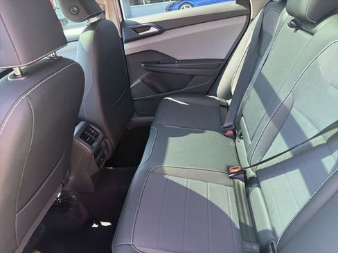 Used 2024 Volkswagen Taos SE image 8