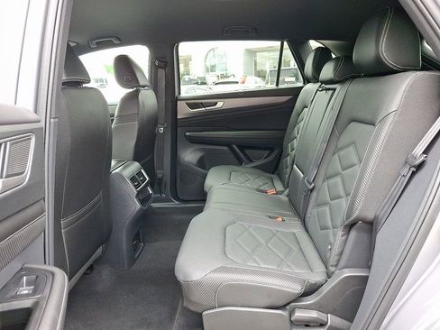 Used 2025 Volkswagen Atlas Cross Sport SE FWD image 10