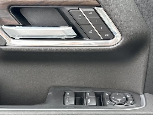 New 2026 GMC Sierra 1500 SLT image 18