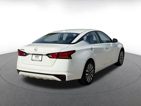 Used 2025 Nissan Altima 2.5 SV FWD image 14