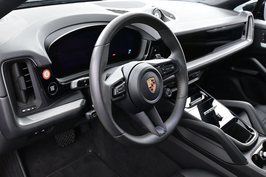 Certified 2025 Porsche Cayenne E-Hybrid Coupe AWD/4WD image 17