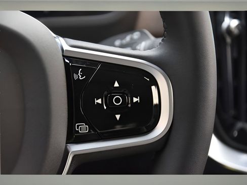 New 2026 Volvo XC90 B5 Plus w/ Protection Package Premier AWD/4WD image 35
