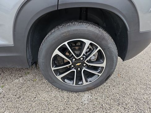 Used 2025 Chevrolet TrailBlazer LT AWD/4WD image 38