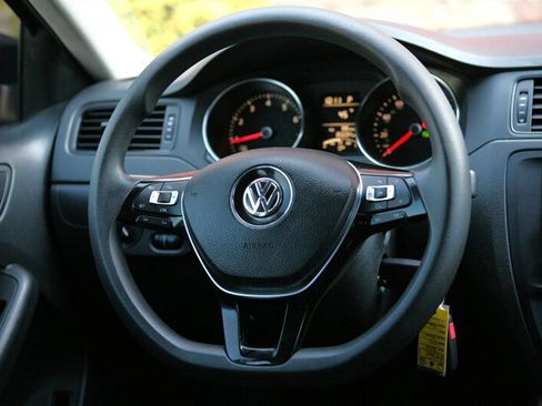 Used 2016 Volkswagen Jetta S image 17