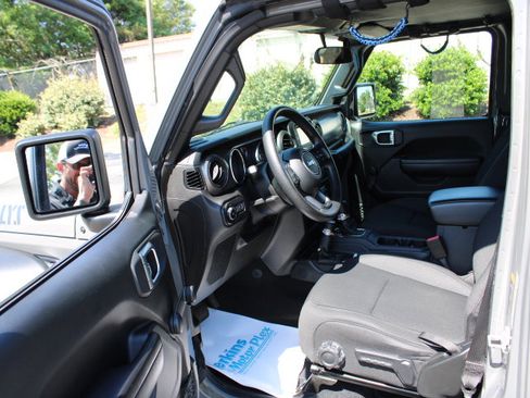 Used 2021 Jeep Wrangler Unlimited Sport AWD/4WD image 3