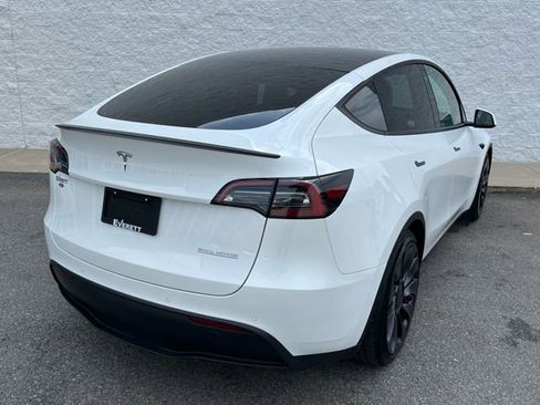 Used 2022 Tesla Model Y Performance image 8
