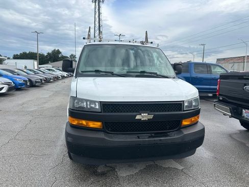 Used 2019 Chevrolet Express 2500 w/ Driver Convenience Package RWD image 4