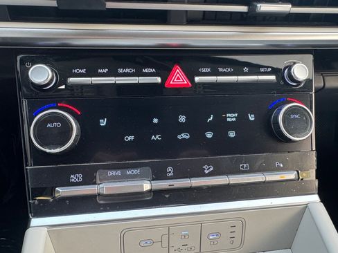 Certified 2025 Hyundai Santa Fe SEL image 18