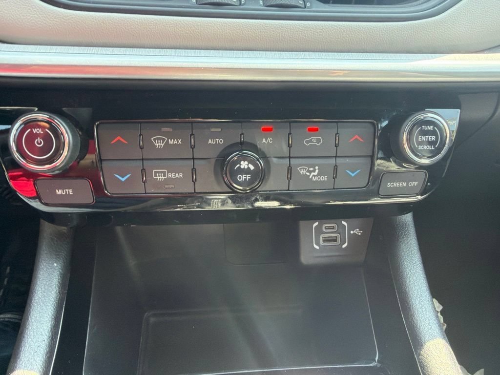Used 2025 Jeep Compass Limited AWD/4WD image 30