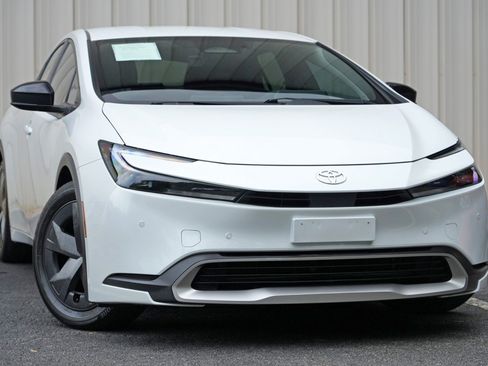 Used 2024 Toyota Prius Prime FWD image 2