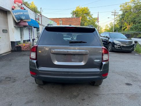 Used 2016 Jeep Compass Latitude FWD image 10