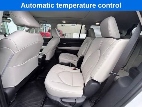 Used 2025 Toyota Grand Highlander Limited image 9