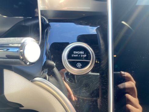 Used 2025 Mercedes-Benz GLC 300 4MATIC image 19