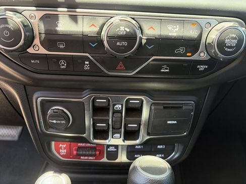 Used 2021 Jeep Gladiator Mojave w/ Trailer Tow Package AWD/4WD image 24