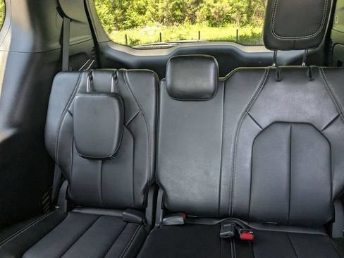 Used 2025 Chrysler Pacifica Select FWD image 25