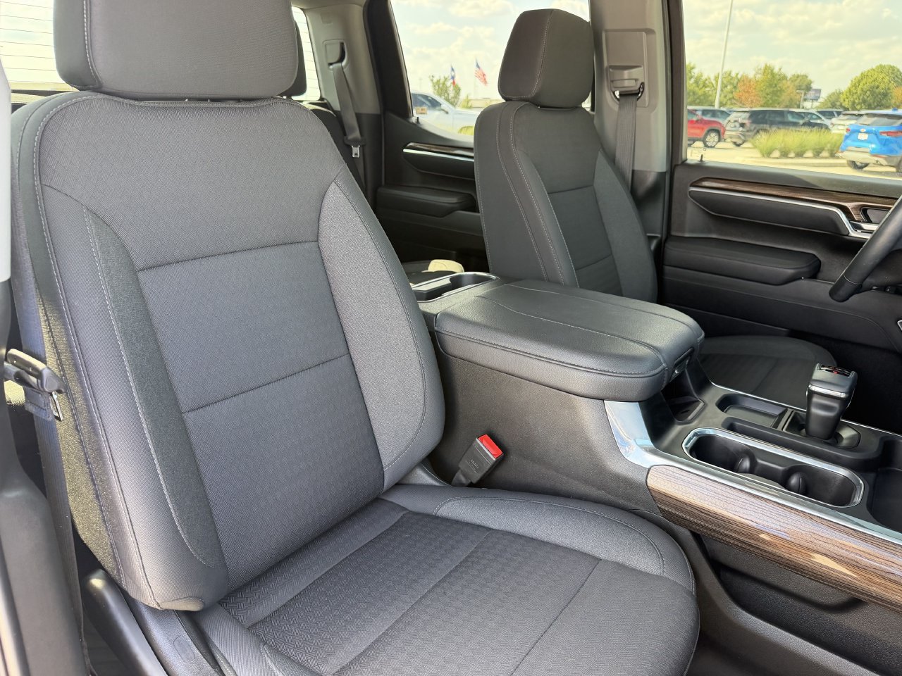 Certified 2025 Chevrolet Silverado 1500 LT AWD/4WD image 25