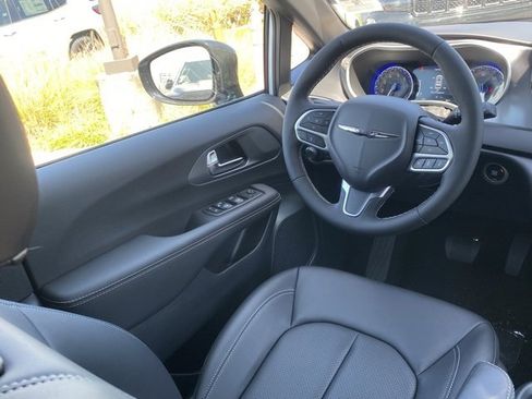 New 2026 Chrysler Voyager LX image 33