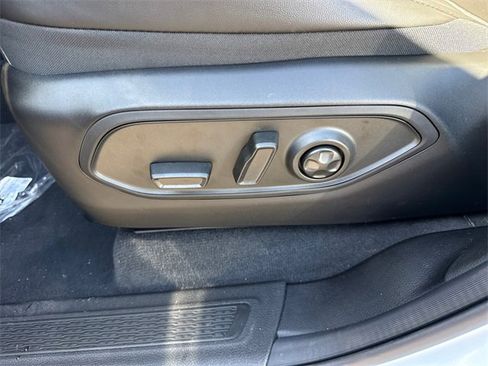 New 2025 Jeep Grand Cherokee Altitude image 13