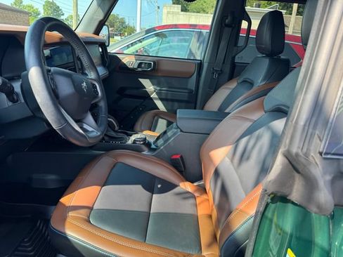 Used 2024 Ford Bronco Outer Banks w/ Sasquatch Package AWD/4WD image 3