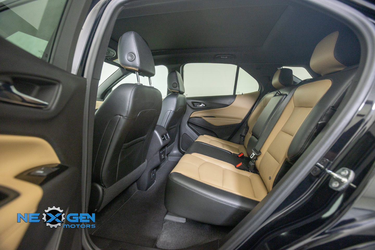 Used 2024 Chevrolet Equinox Premier AWD/4WD image 32