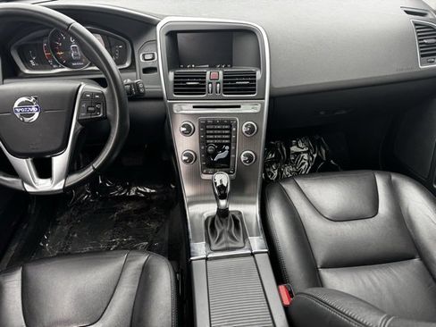 Used 2016 Volvo XC60 T6 w/ Proximity Package image 2