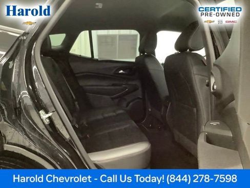 Certified 2025 Chevrolet Trax RS FWD image 12