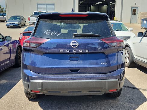 Used 2025 Nissan Rogue SV AWD/4WD image 3