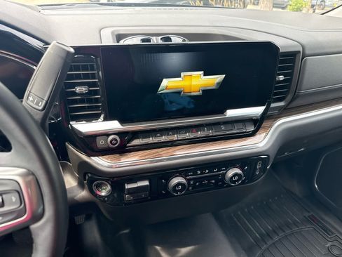 Used 2025 Chevrolet Silverado 1500 LT w/ Z71 Off-Road Package AWD/4WD image 8