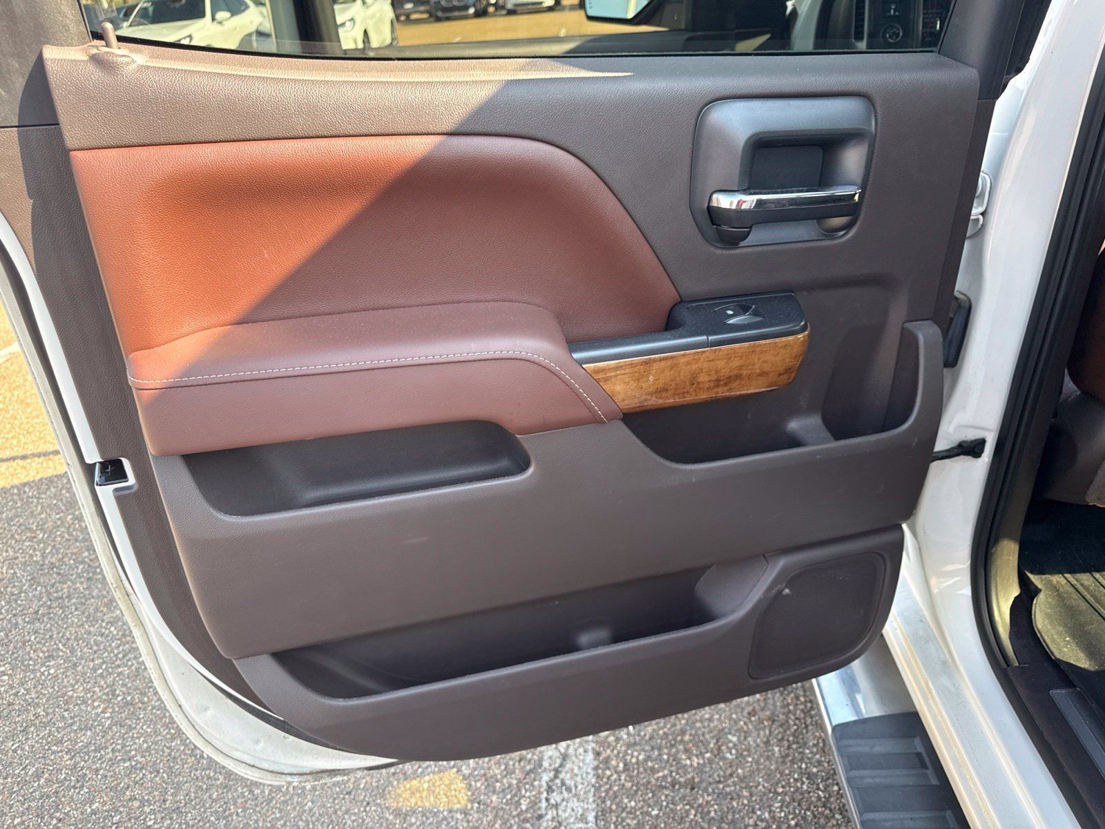 Used 2015 Chevrolet Silverado 1500 High Country w/ High Country Premium Package AWD/4WD image 9