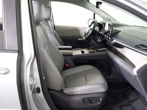 Used 2023 Toyota Sienna XLE w/ XLE Plus Package image 33