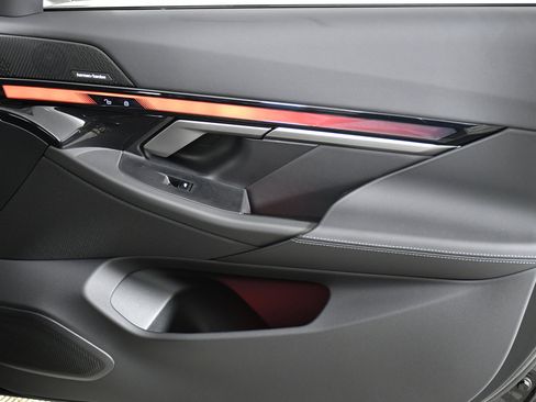 Used 2025 BMW i5 xDrive40 w/ Premium Package image 29