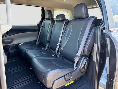 Used 2025 Kia Carnival FWD image 25
