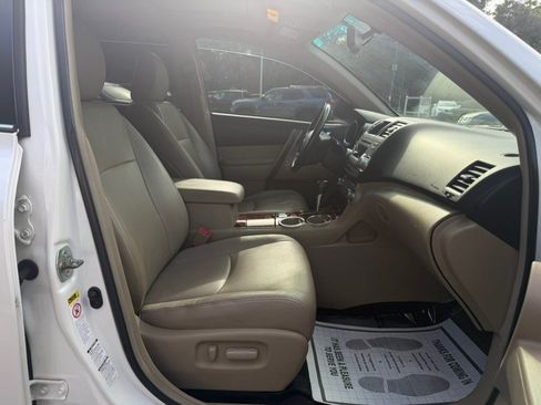 Used 2012 Toyota Highlander Limited w/ Tow Pkg AWD/4WD image 25