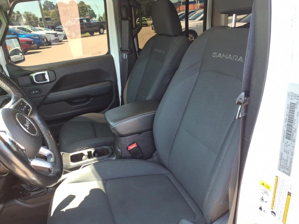 Used 2019 Jeep Wrangler Unlimited Sahara w/ Cold Weather Group AWD/4WD image 18