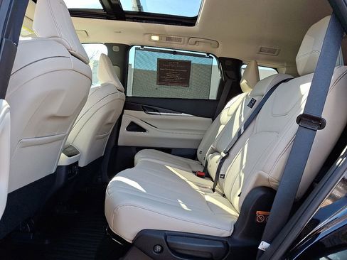 Used 2025 INFINITI QX60 Sensory w/ Vision Package image 10